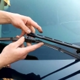 KHI NÀO CẦN THAY GẠT NƯỚC TRÊN Ô TÔ?