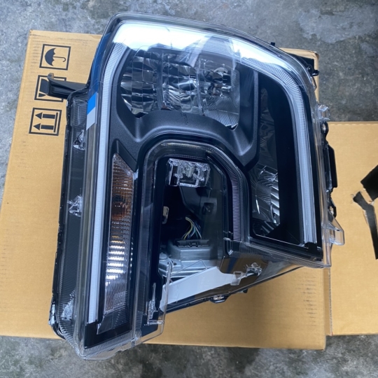 Đèn pha ford everest 2023