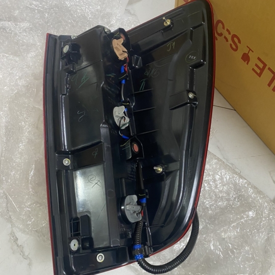ĐÈN HẬU BT-50 2022